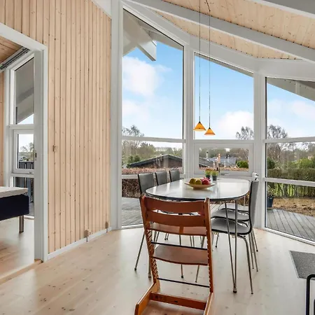 3 Bedroom Awesome In Hébergement de vacances *